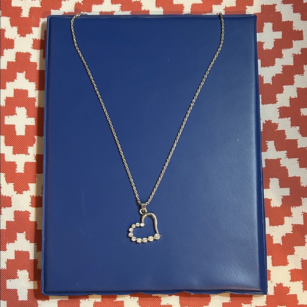 Chic Silver Heart Necklace